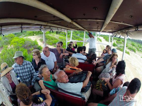 O Joca e a Ixa, pais do Rodrigo, no caminhão em direção a Cabo Polonio, no litoral do Uruguai